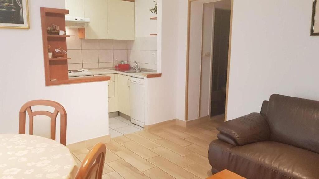 Apartments Mila Макарска Екстериор снимка