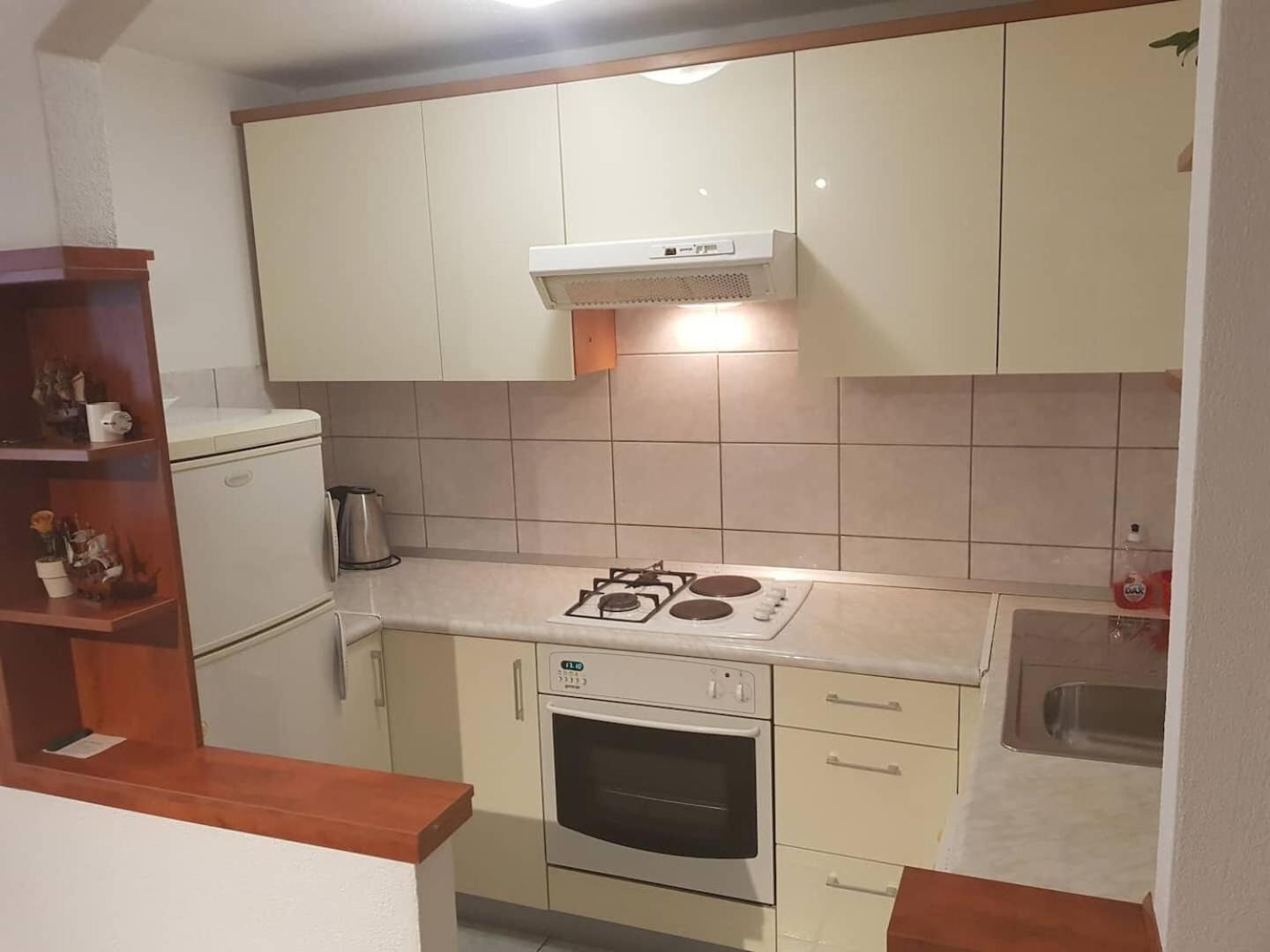 Apartments Mila Макарска Екстериор снимка