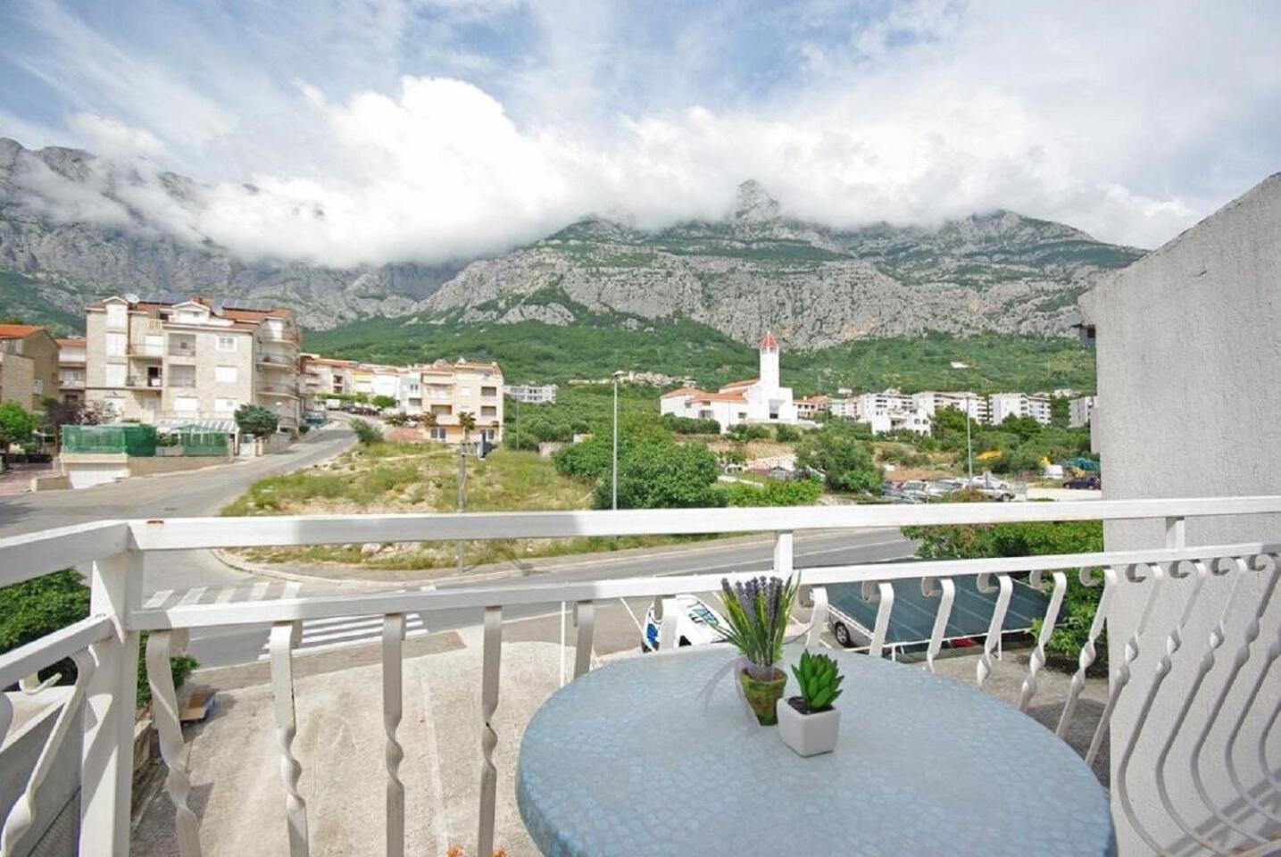 Apartments Mila Макарска Екстериор снимка